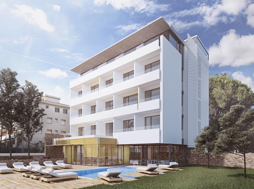Monica Hotel กัมบริลส์ ภายนอก รูปภาพ