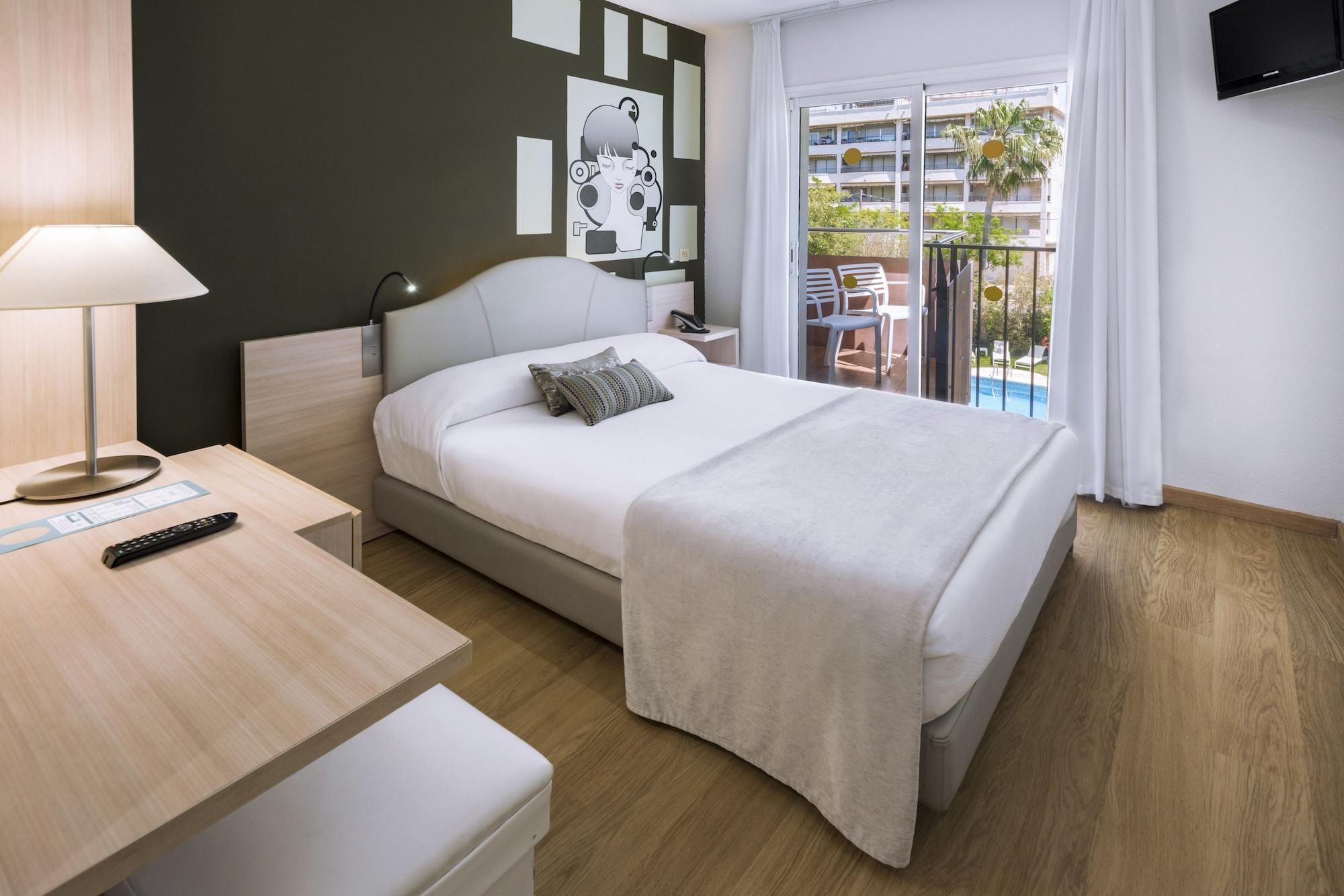 Monica Hotel กัมบริลส์ ภายนอก รูปภาพ