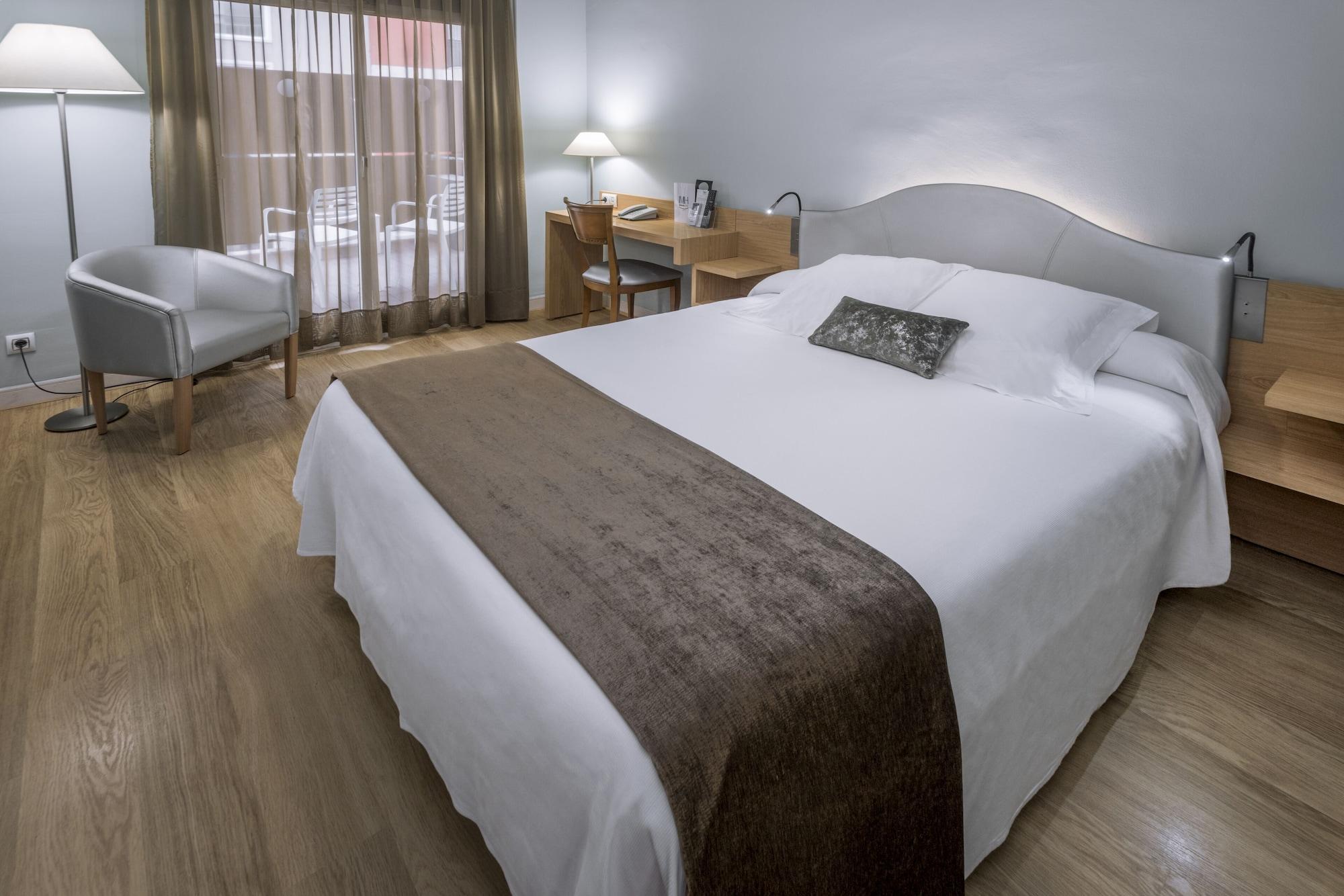 Monica Hotel กัมบริลส์ ภายนอก รูปภาพ
