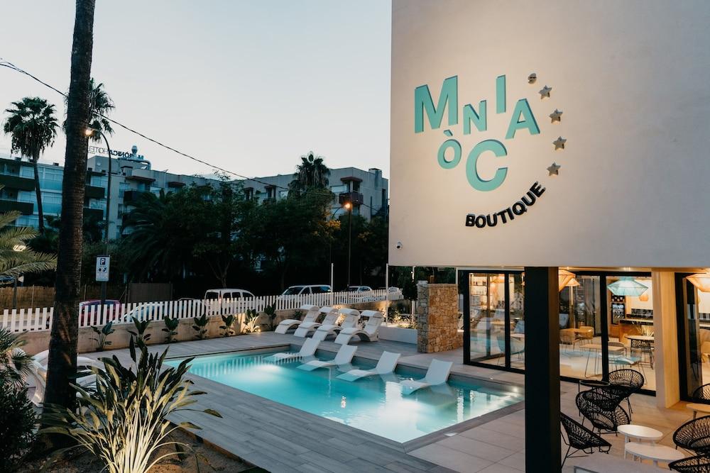 Monica Hotel กัมบริลส์ ภายนอก รูปภาพ