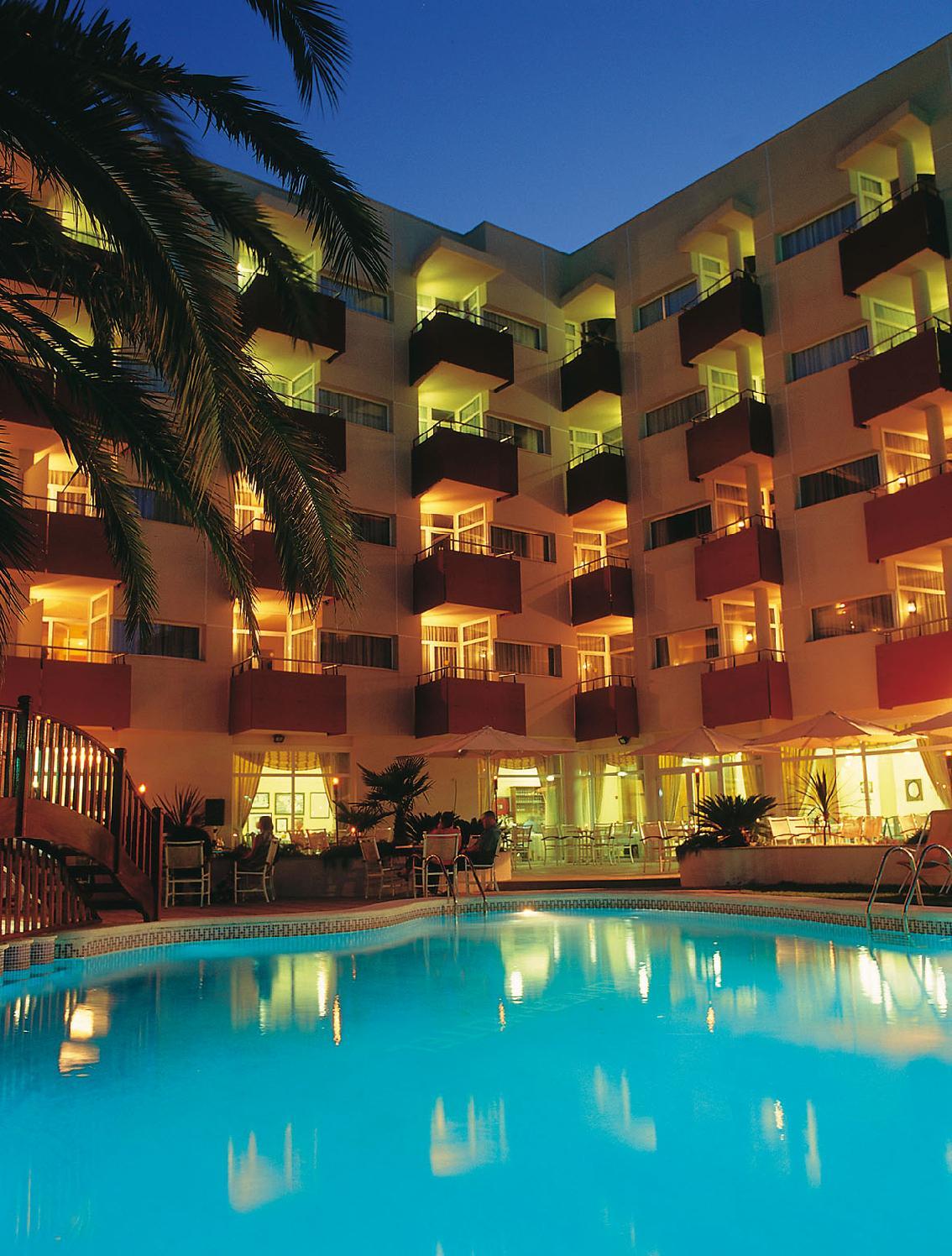 Monica Hotel กัมบริลส์ ภายนอก รูปภาพ